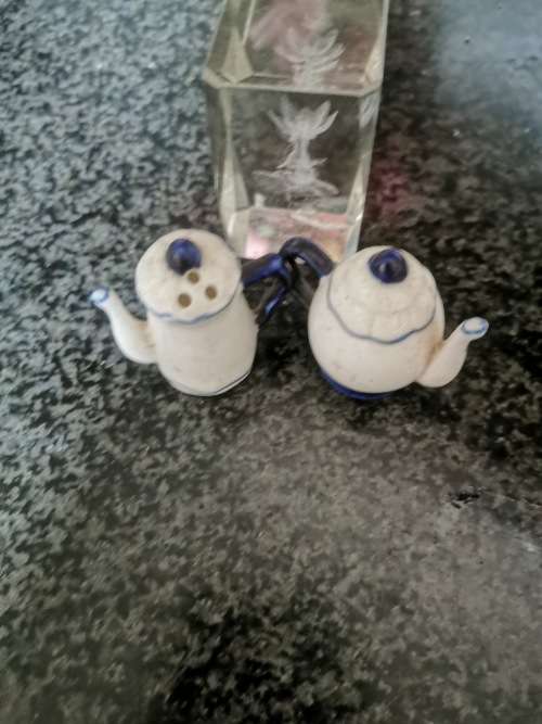 Miniature salt and pepper shakers