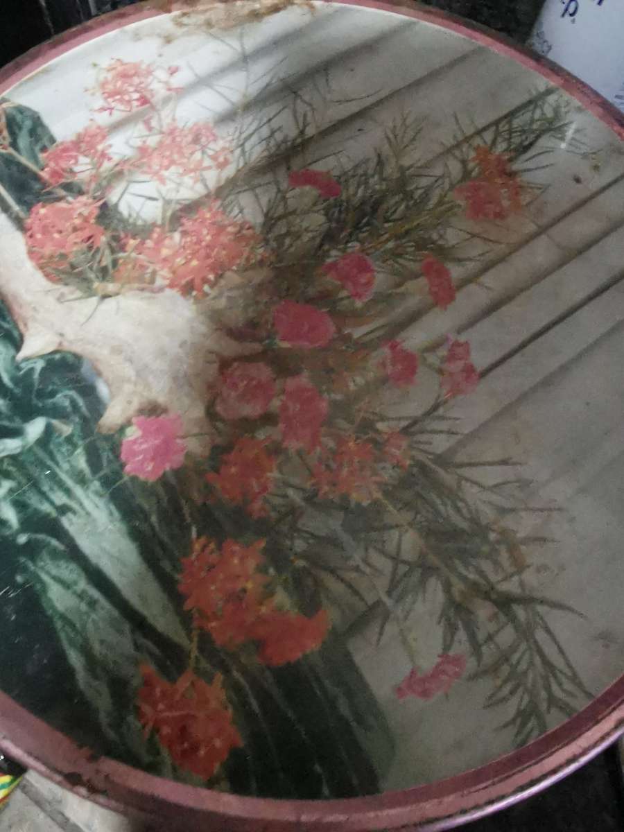 VINTAGE OLLECTABLE FLOWER MOTIF TIN