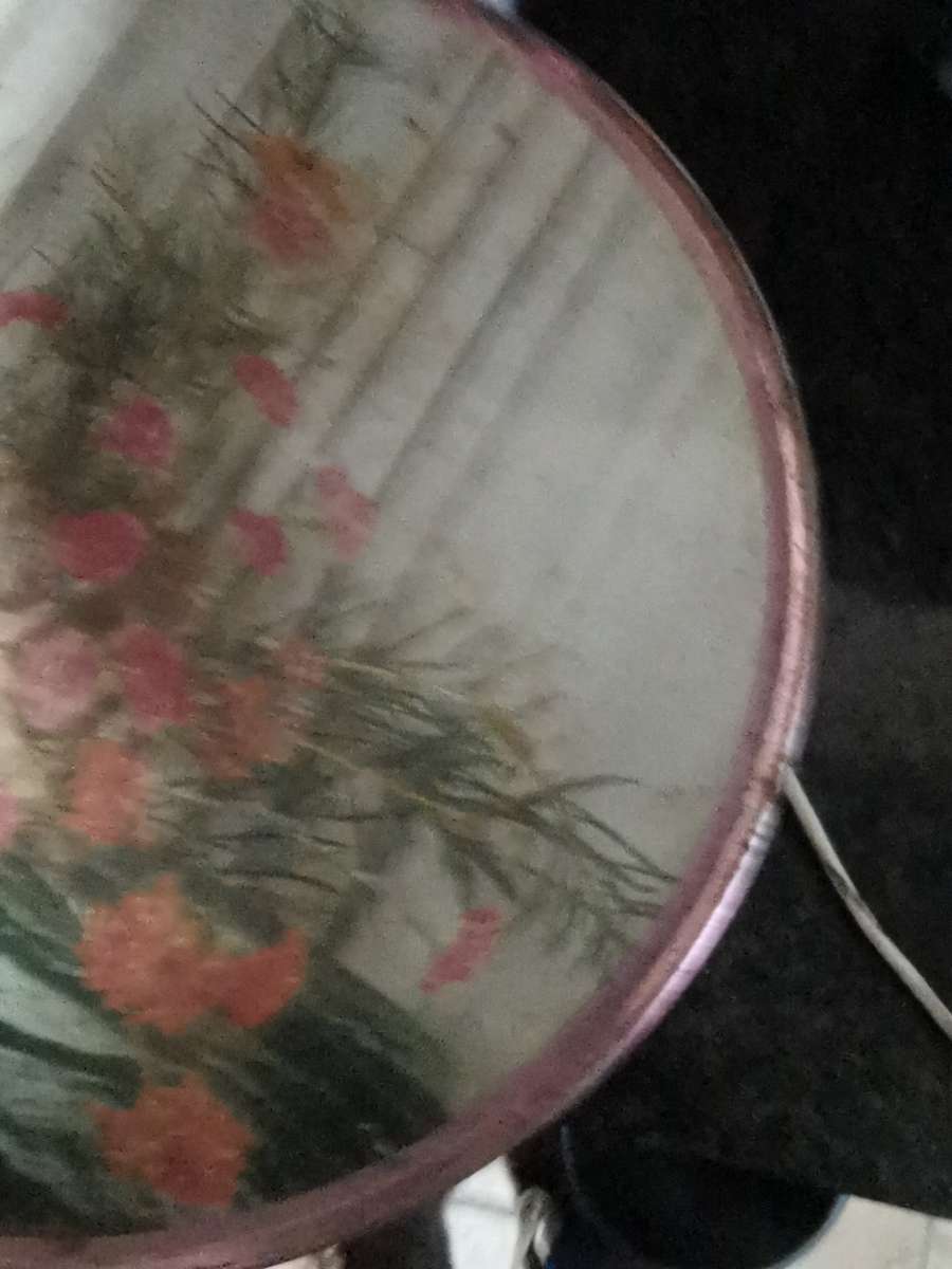 VINTAGE OLLECTABLE FLOWER MOTIF TIN