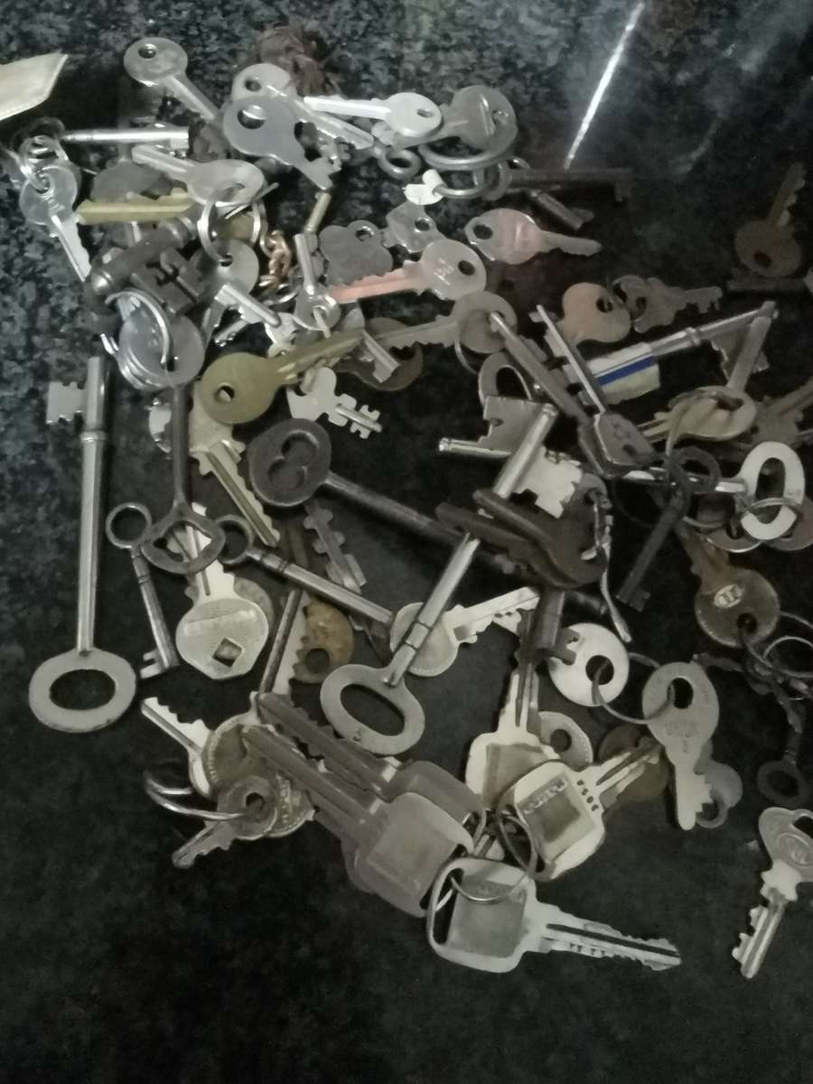 VINTAGE LOT KEYS