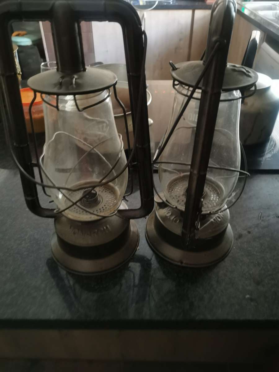 2 VINTAGE LANTERNS