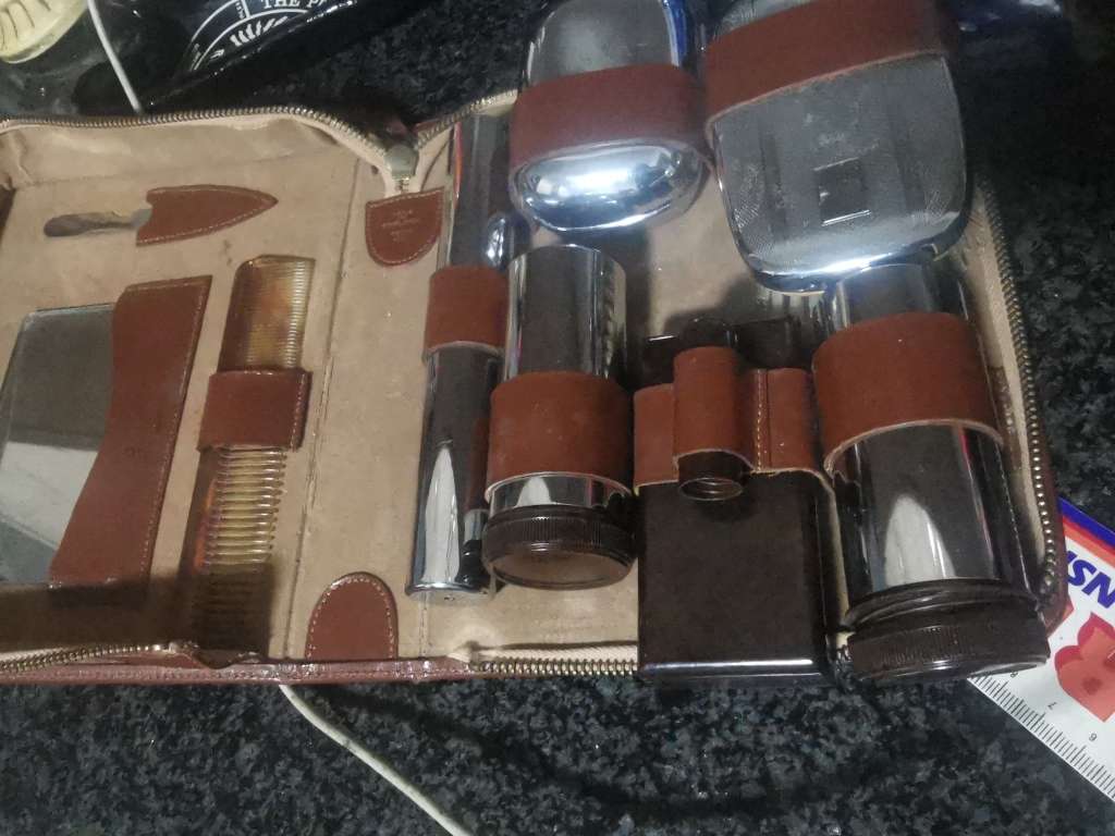 ANTIQUE MENS SHAVING KIT N LEATHER CASE