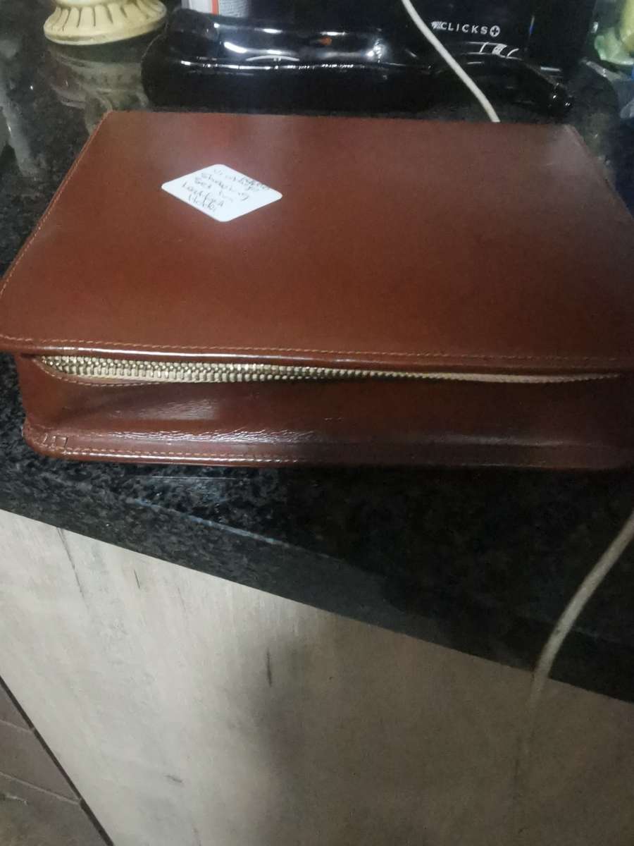 ANTIQUE MENS SHAVING KIT N LEATHER CASE