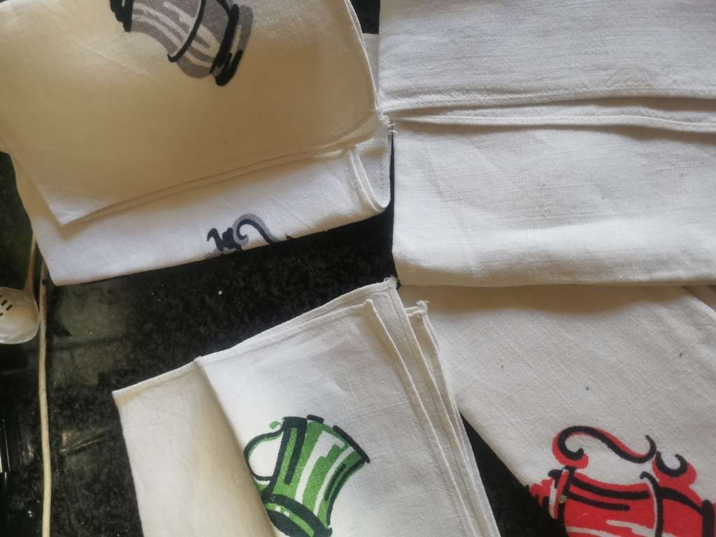 4 Vintage napkins