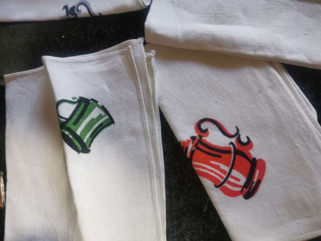 4 Vintage napkins