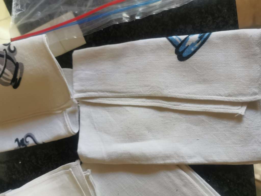 4 Vintage napkins