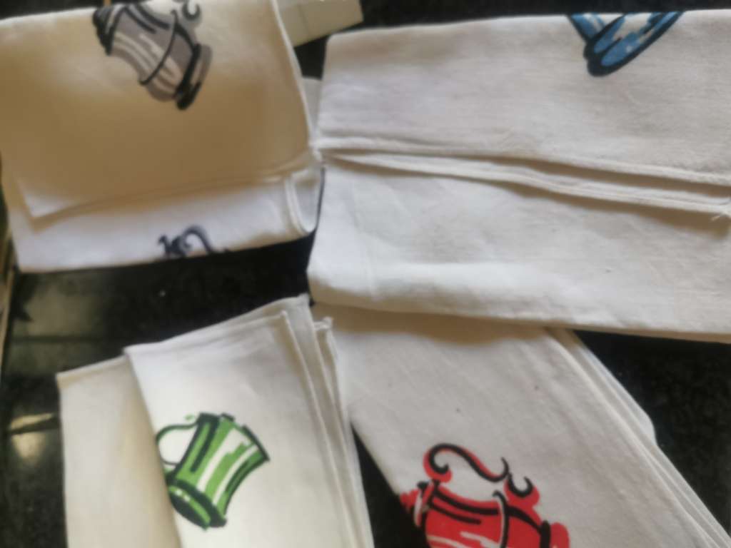 4 Vintage napkins