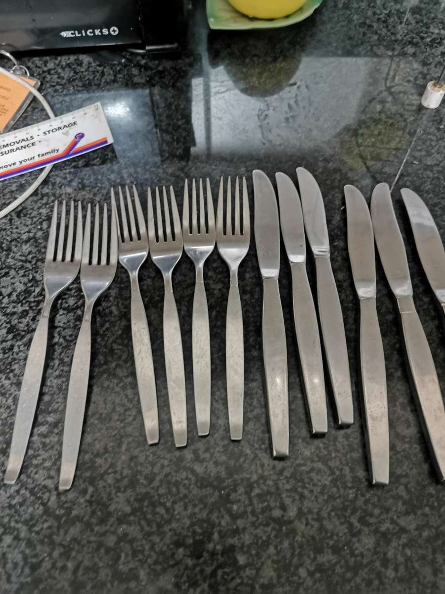 12 PIECE CUTLERY SET