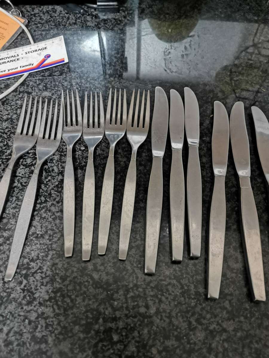 12 PIECE CUTLERY SET