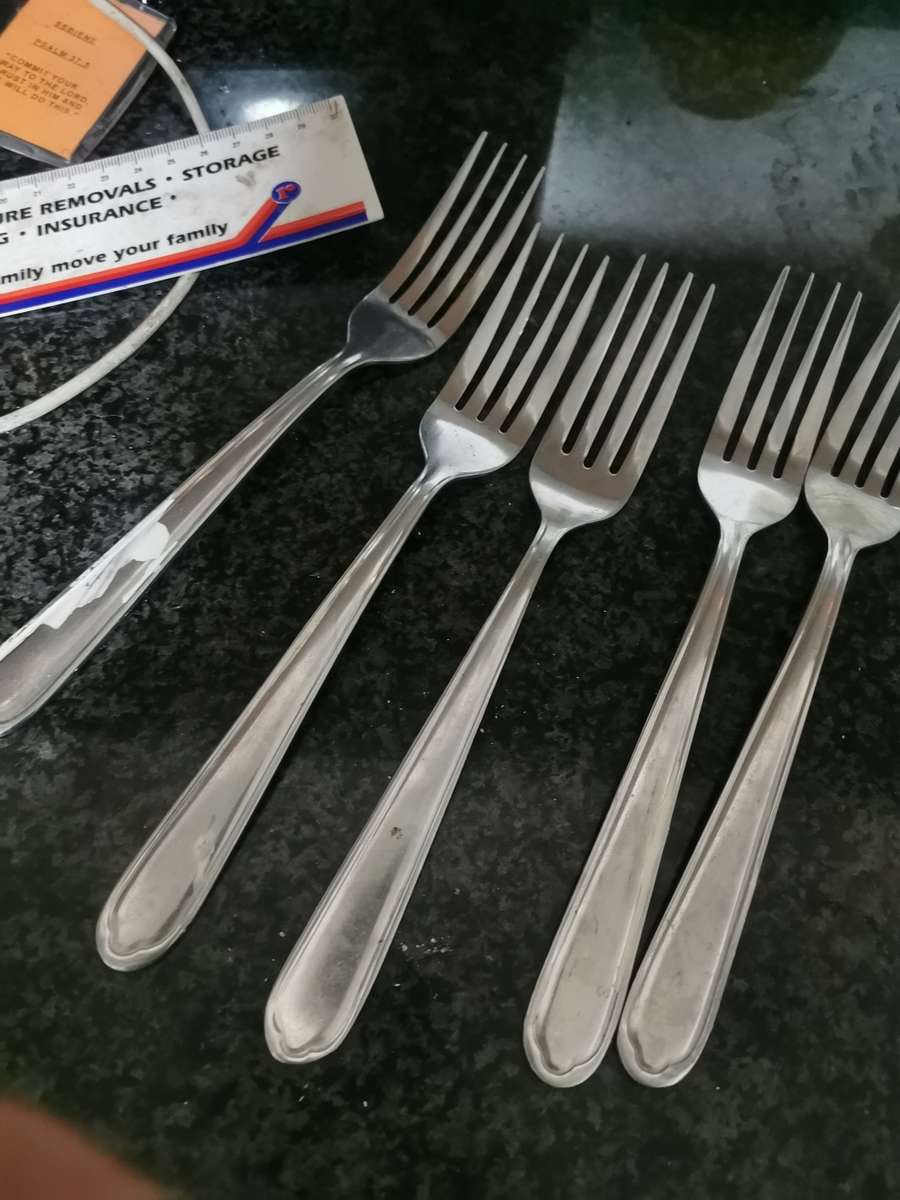 4 PIECE STAINLESS STEEL FORKS