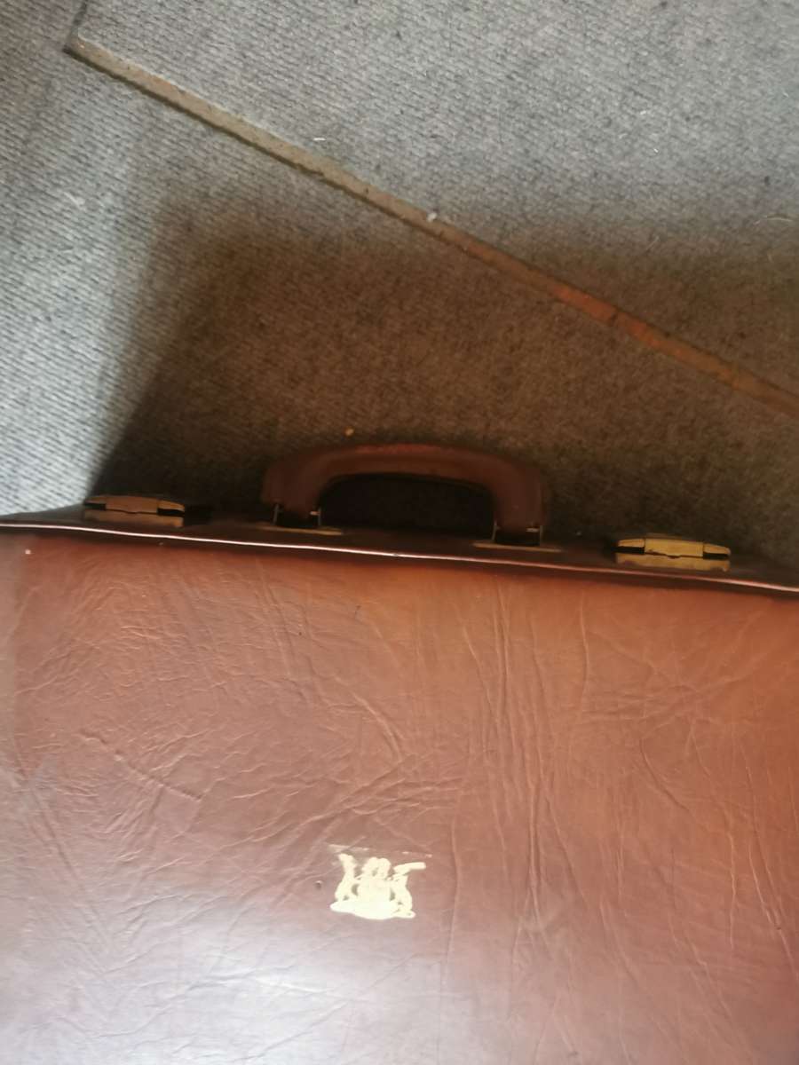 VINTAGE BRIEFCASE