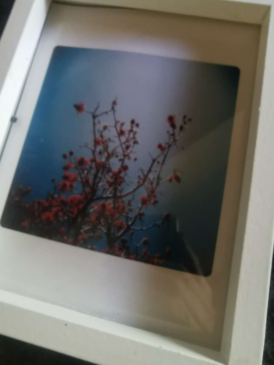 VINTAGE WHITE PICTURE FRAME WITH GLASS