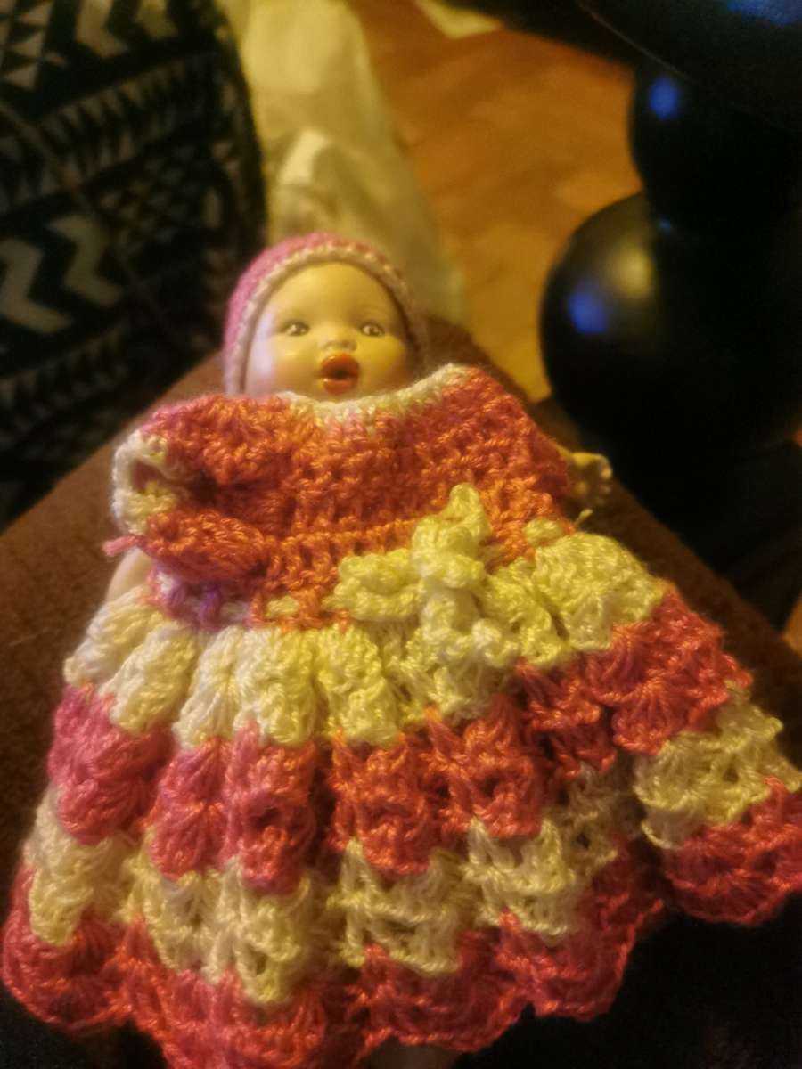 SMALL VINTAGE COLLECTBLE  BABY DOLL