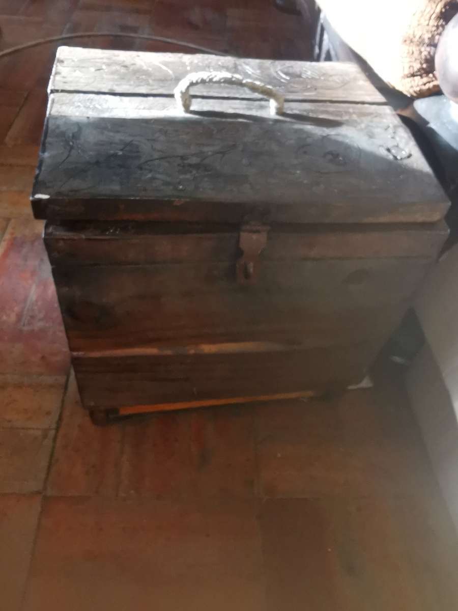 VINTAGE WOODEN   HANDMADE  FAMILY KIST