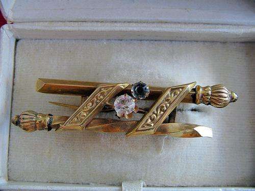9 ct gold vintage brooch or tie pin