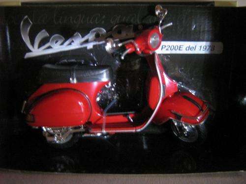 Vespa P200E del 1978 (Scale 1/12) by NewRay
