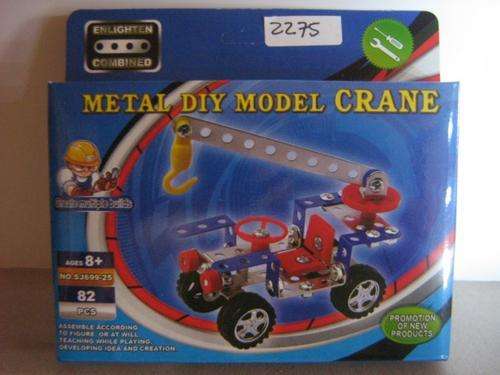 Metal DIY Model Crane 82 pcs - Ages 8+