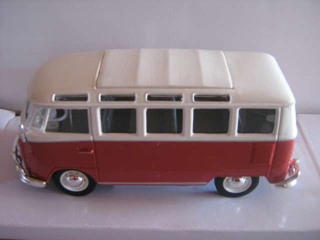 Volkswagen Van "Samba (Scale 1/25) by Maisto Special Edition