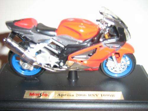 Aprilia 2006 RSV 1000R (Scale 1/18)  by Maisto