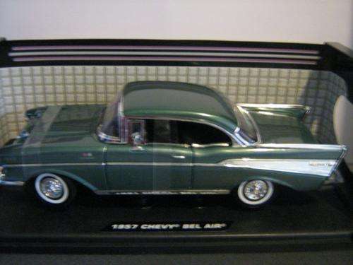 Chevy Bel Air 1957 (Scale 1/18) American Classics Collection by MOTOR MAX