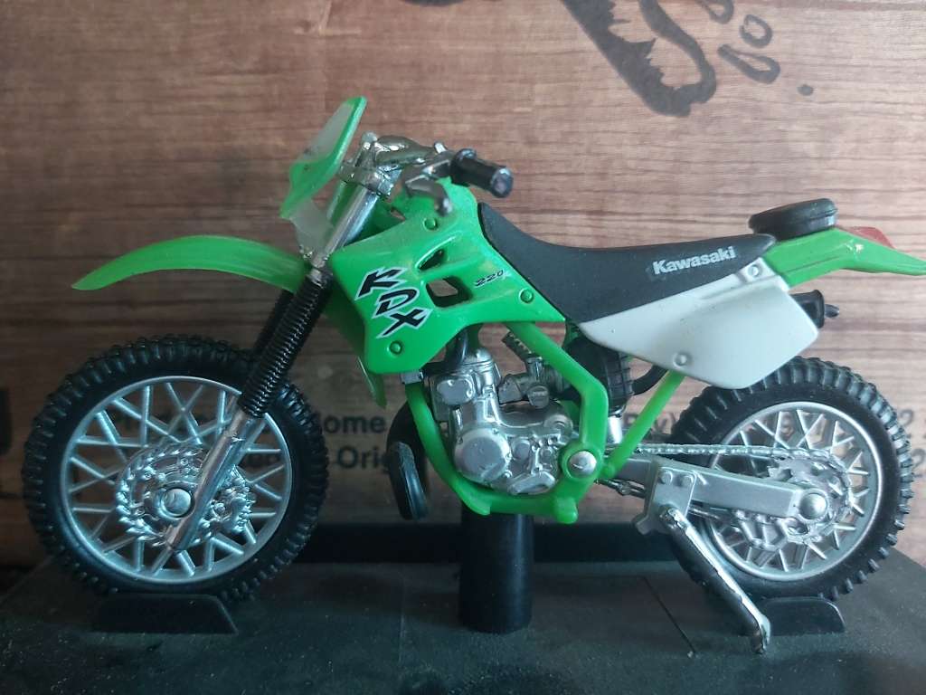 Kawasaki KDX220 by Maisto (Scale 1:18) Display Model (Without Box)