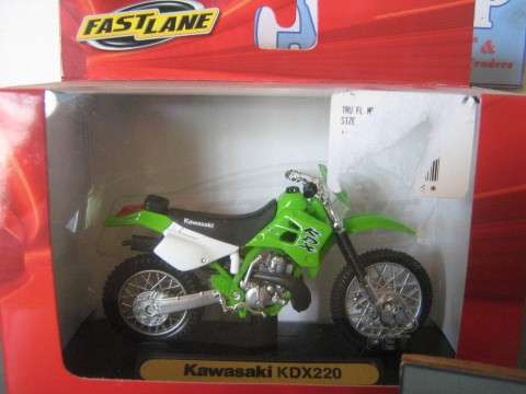 Auction: Kawasaki KDX220 1:18