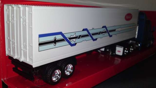 Auction: Peterbilt 387 Cargo Hauler Truck (1) (Scale 1/43) By NewRay