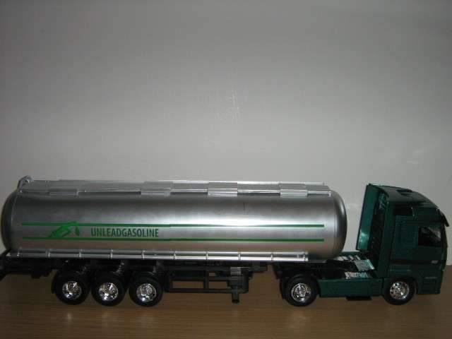 Auction: Mercedes-Benz Actros 1857 Tanker Truck (Scale 1/32)