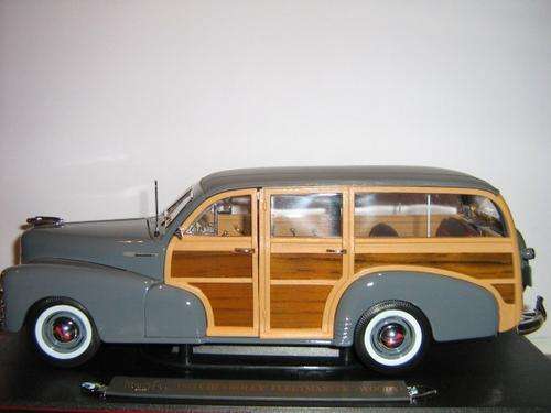 AUCTION : Chevrolet Fleetmaster Woody (Scale 1/18) by Maisto Premiere Edition