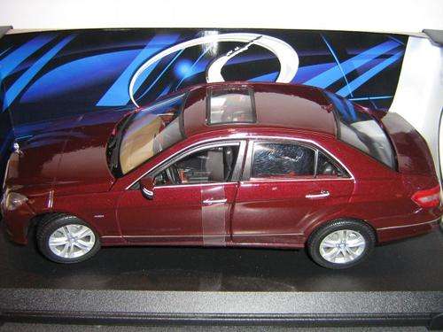 Mercedes-Benz E-Class (Scale 1/18) by Maisto Special Edition