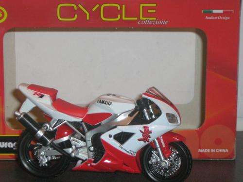 Yamaha YZF-R1 (Scale 1/18) by Bburago CYCLE Collesione