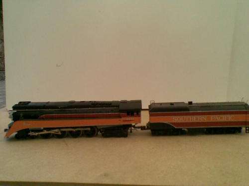 HO SOUTHERN PACIFIC 4-8-4  STEAM  LOCO