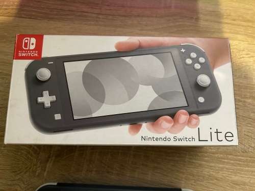 Nintendo Switch Lite + 1 Game + Accessories