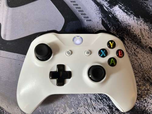 Xbox One Controller - Model 1708 White