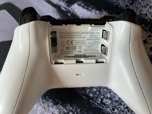 Xbox One Controller - Model 1708 White
