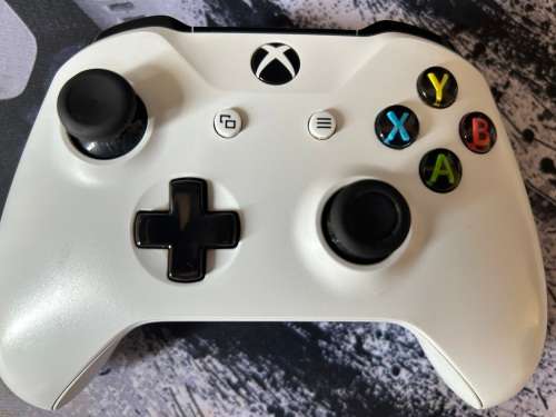 Xbox One Controller - Model 1708 White