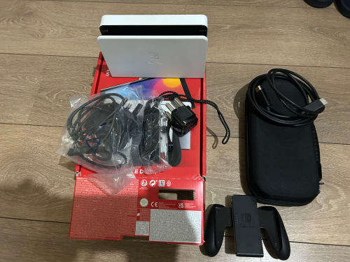 Switch Oled White + 128GB Memory Card+ 2 Games