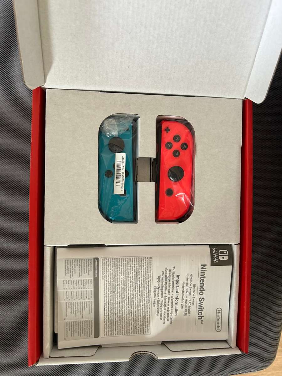 Nintendo Switch V2 Neon Red / Neon Blue + 1 Game + Case