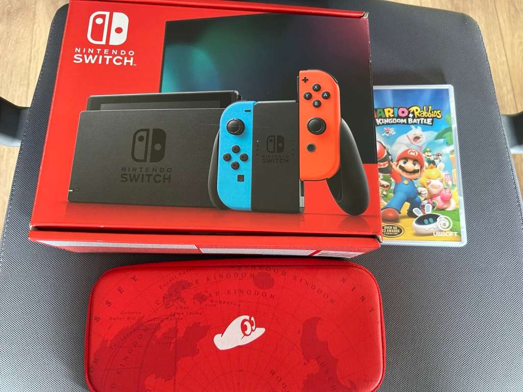 Nintendo Switch V2 Neon Red / Neon Blue + 1 Game + Case