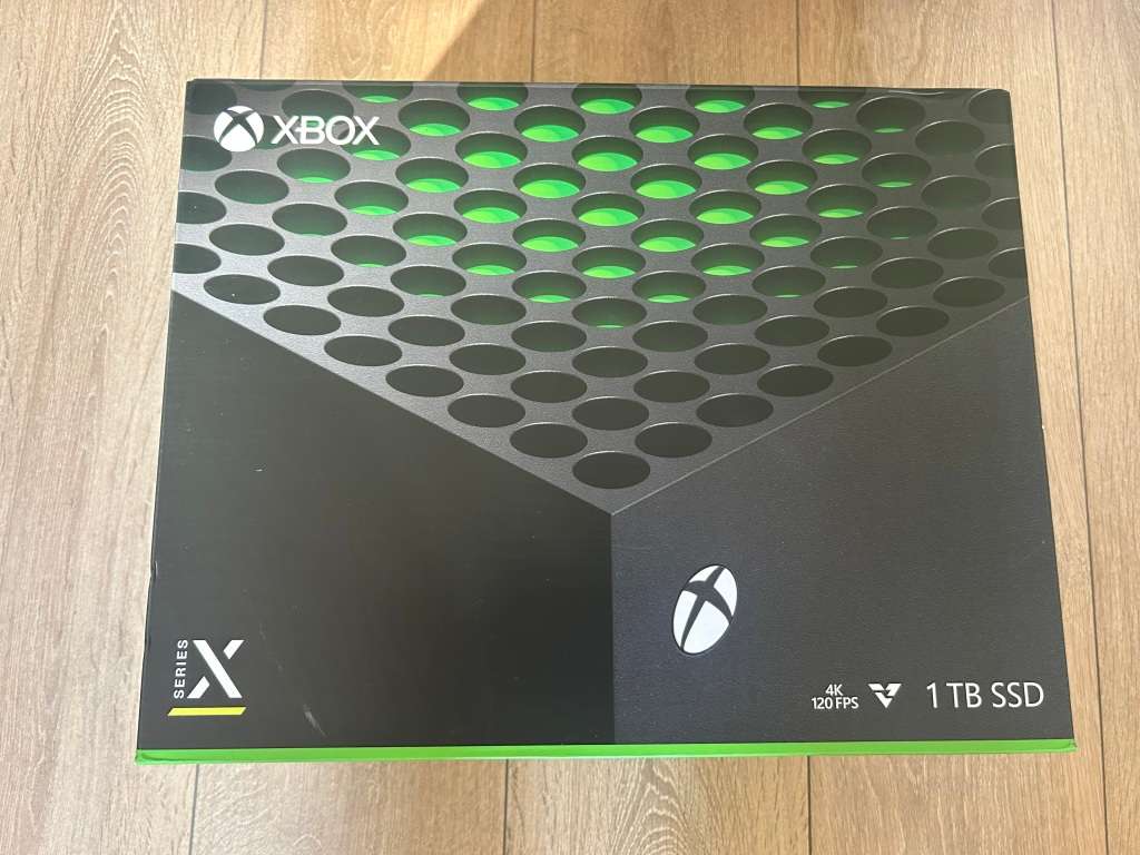 Xbox Series X + 2 Games