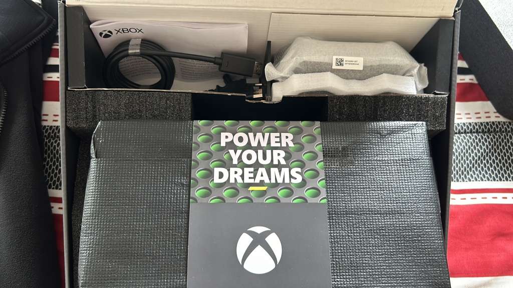 Xbox Series X + 2 Games