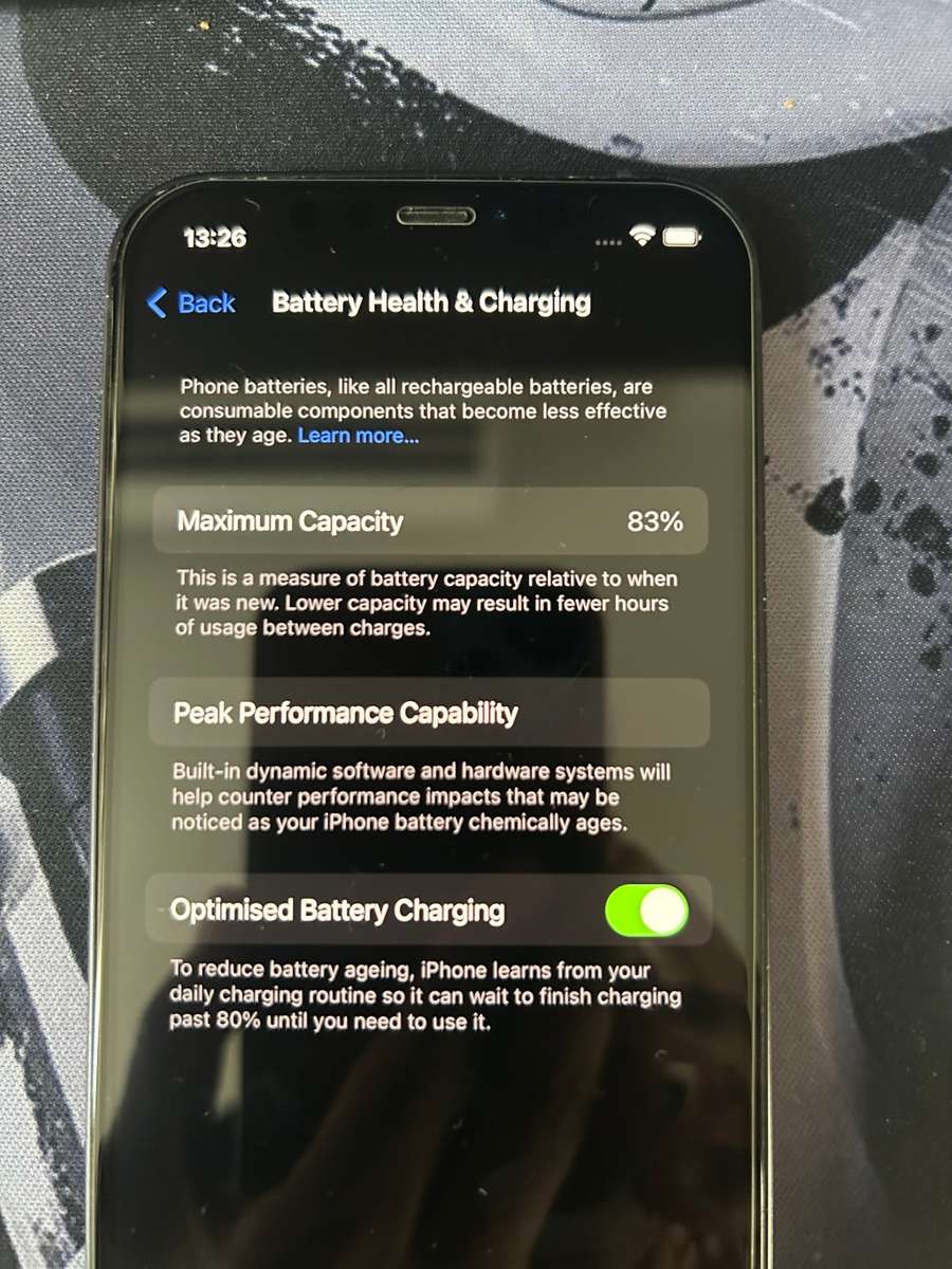 IPhone 12 64GB (Black) + Original Apple Charge Cable + Clear case