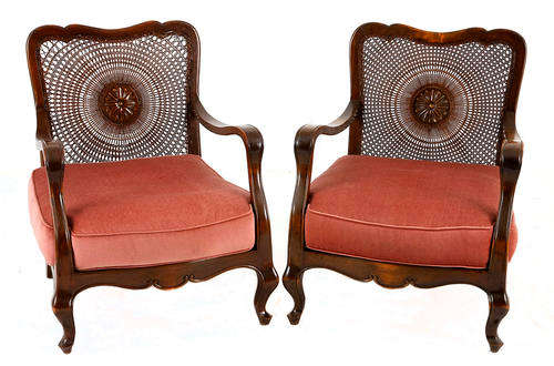 A PAIR OF CONTINENTAL WALNUT ARMCHAIRS, FIRST HALF OF THE 20TH CENTURY