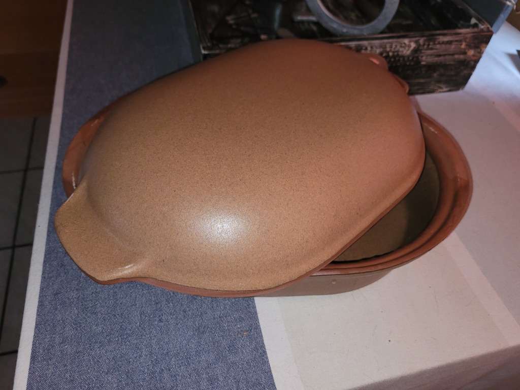 Argilla oval roaster - used once in excellent condotion