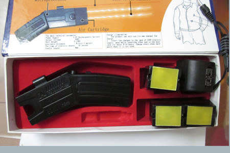 STUN GUN with laser Light (Three Cartridges, 80KV) 5M SHOOTRANGE