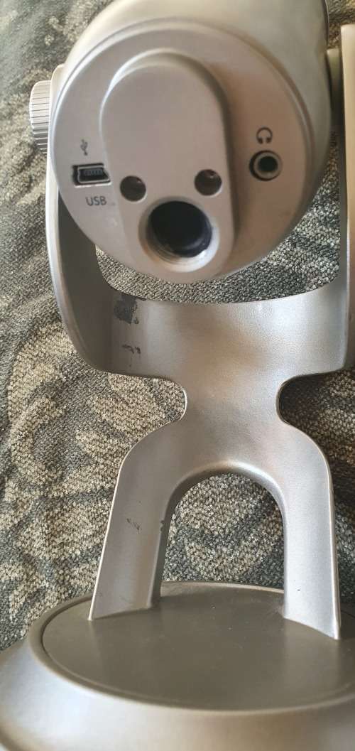 Blue Yeti USB Condenser Microphone (platinum limited edition)