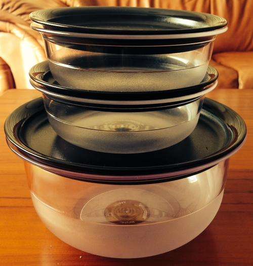 3 Store and Serve Tupperware Bowls with Lids - 2nd hand but never used