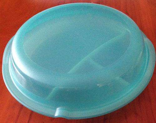 Tupperware Divided Dish with Cover - 2nd hand but never used