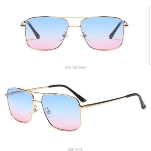 Ray-Ban Caravan Sunglasses with blue and pink lens