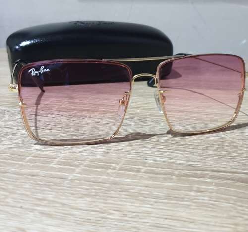 Ray-Ban Caravan Sunglasses pink lens